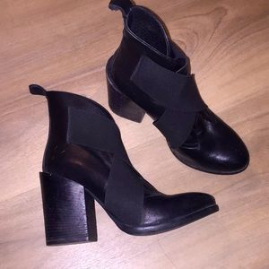 GUC Rudsak booties